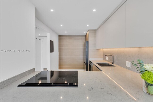 Foto del edificio - 20100 W Country Club Dr