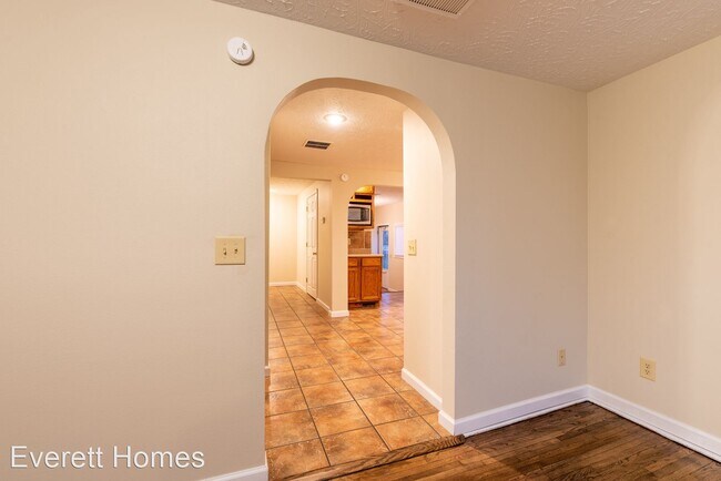 Building Photo - 2 br, 1 bath House - 525 E Cozy St