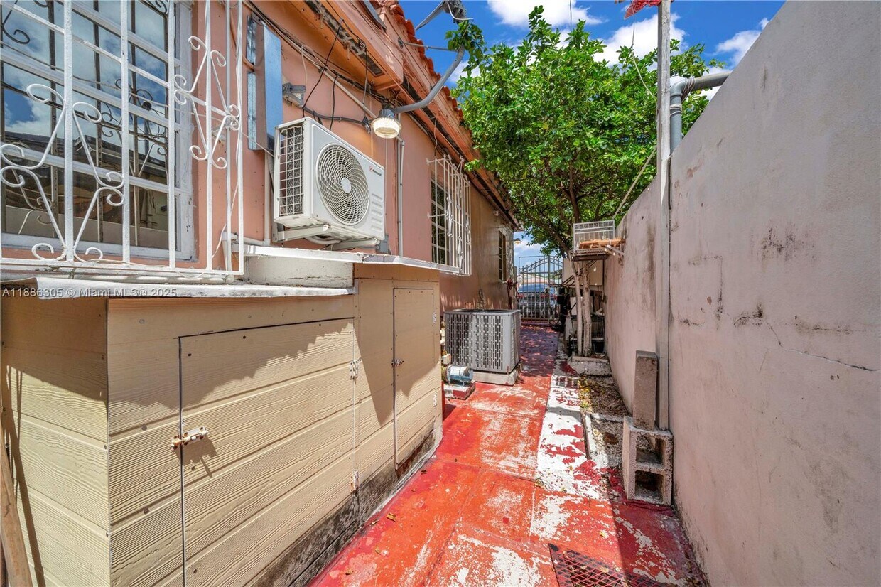Foto principal - 334 E 18th St