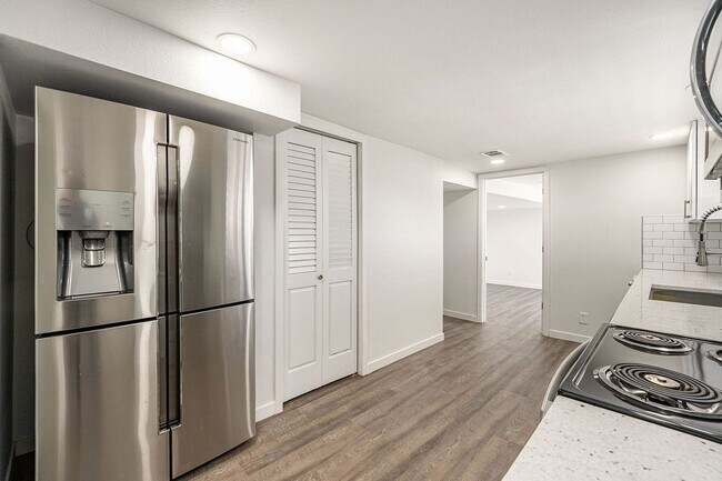 Foto del edificio - 2 Bedroom 2 Bathroom Lower Unit in Wheat Ridge
