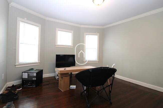 Building Photo - 57 Beech Glen St