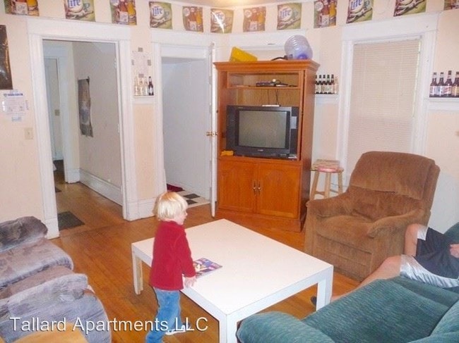 Building Photo - 6 br, 2 bath  - 1125 Bowen Ct.