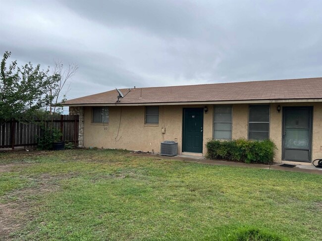 Building Photo - 710 W Cantu Rd
