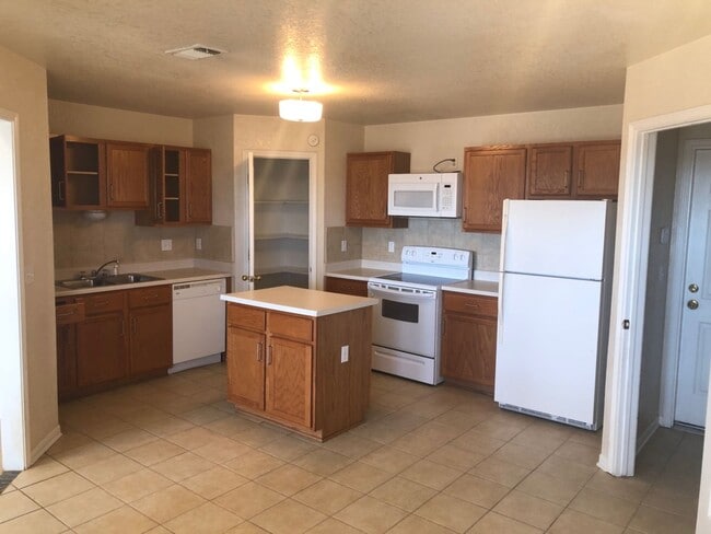 Building Photo - AVAILABLE SOON!