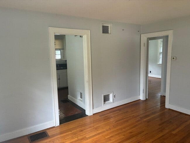 Building Photo - 360 Glenrose Ave