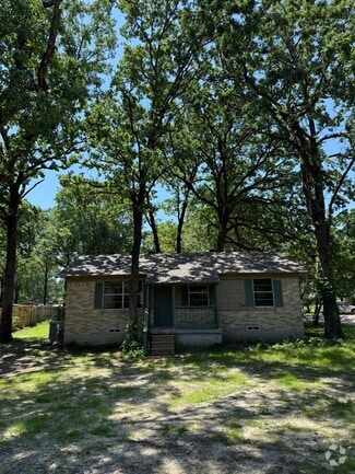 Building Photo - 405 Forest Ln
