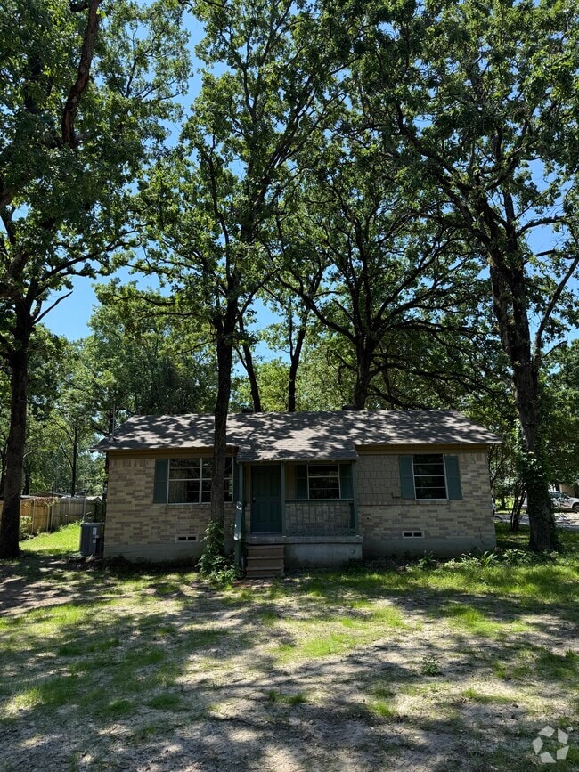 Building Photo - 405 Forest Ln