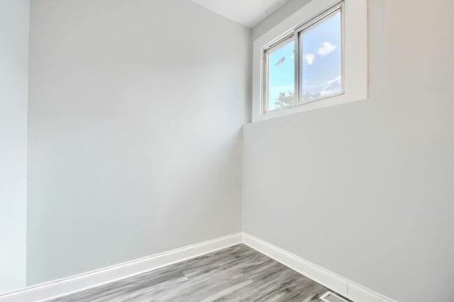 Building Photo - 400 N Hilton St