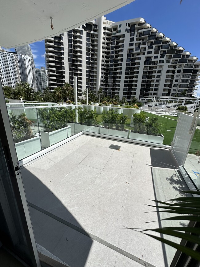 Building Photo - 770 Claughton Island Dr
