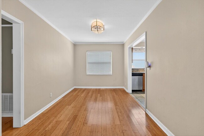 Foto del edificio - 715 NE 91st St