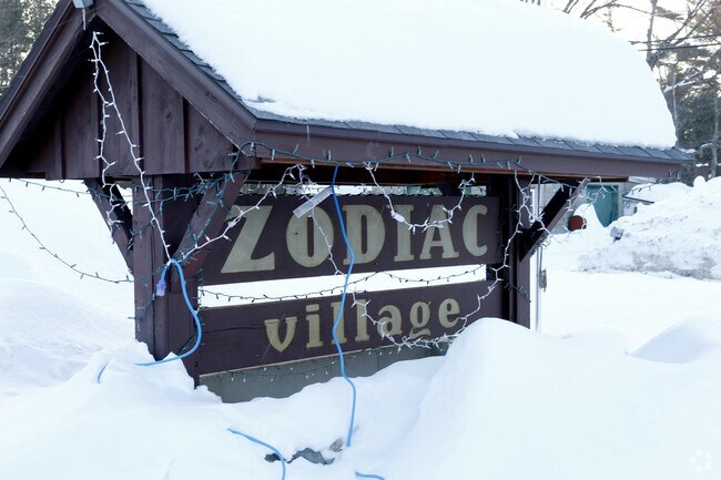 Foto del edificio - Zodiac Village Apartments