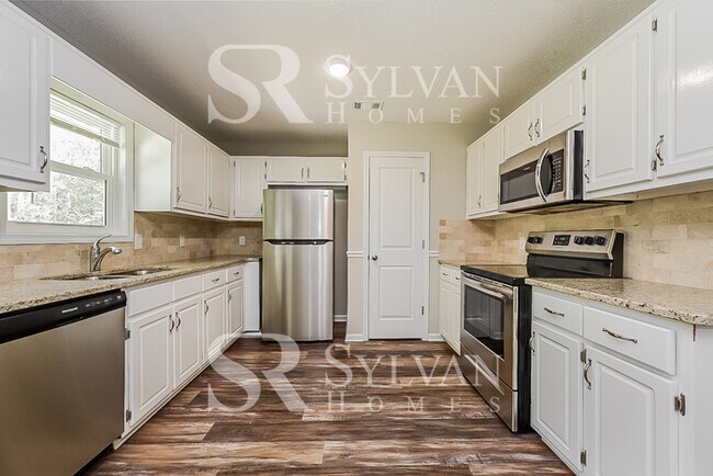 Foto del edificio - The living is easy in this 3 bedroom, 2 bathroom home