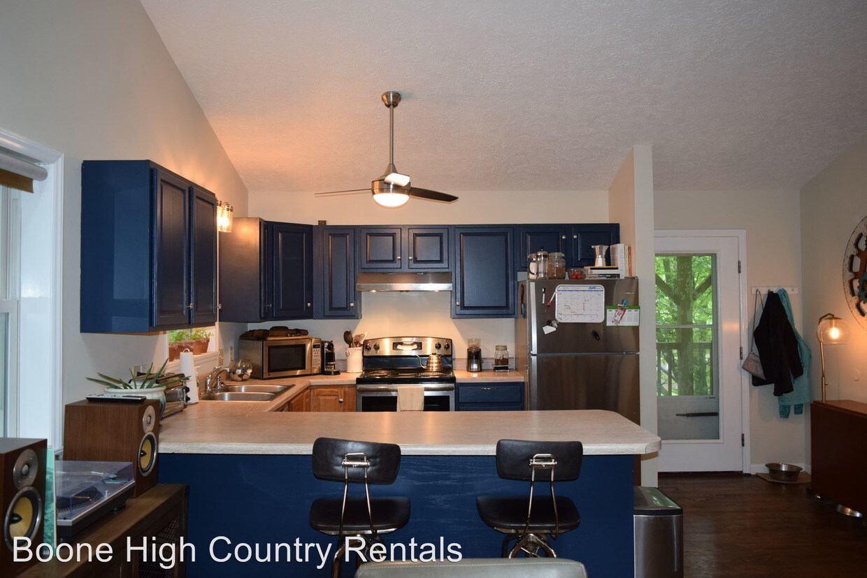 Foto principal - 237 Russell Dr