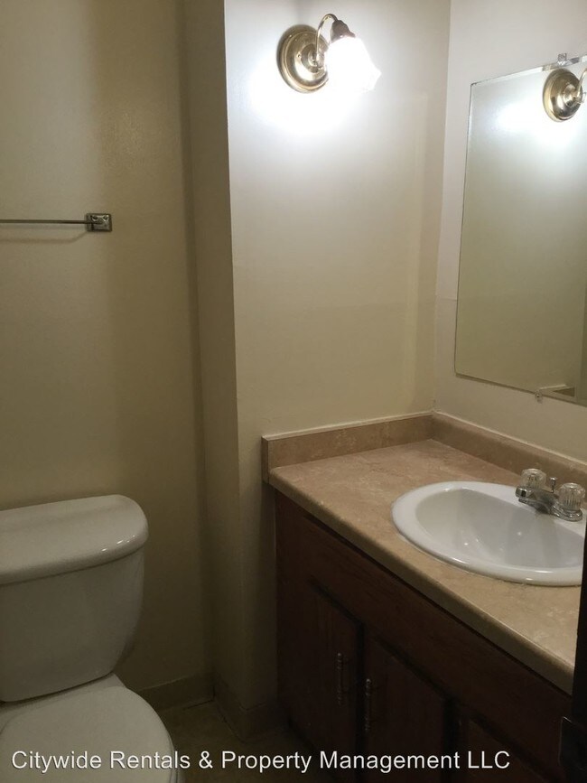 Building Photo - 3 br, 1.5 bath Apartment - 8911-B N. 95th St.