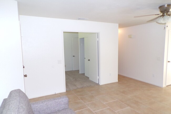 Foto del edificio - 2 BR 2 BA Condo in Loma Linda. Walk to the...