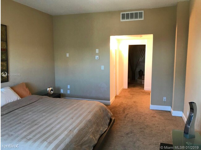 Building Photo - 2 br, 2 bath  - 19380 Collins Ave # PH2