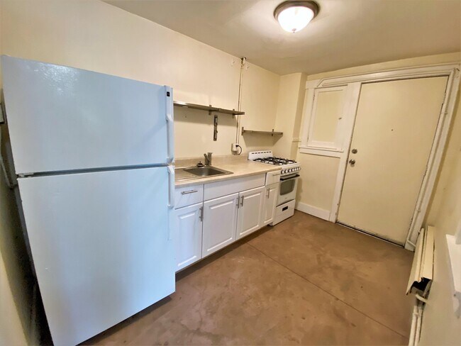 Building Photo - 575 S 900 E