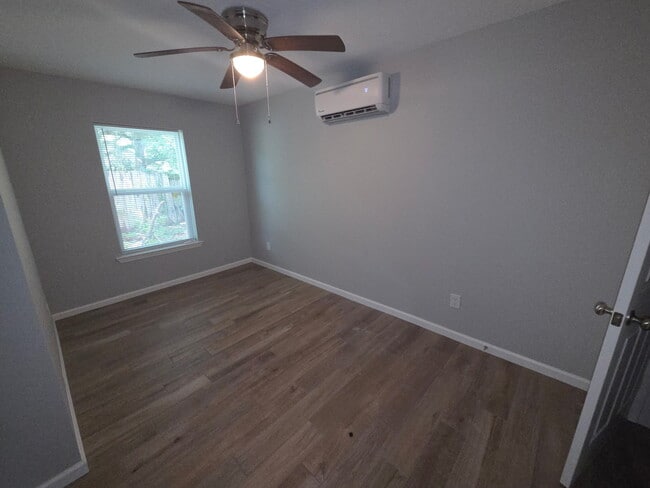 Building Photo - 640 Roosevelt Unit B