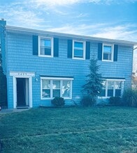 Building Photo - 2425 Jackson Ave