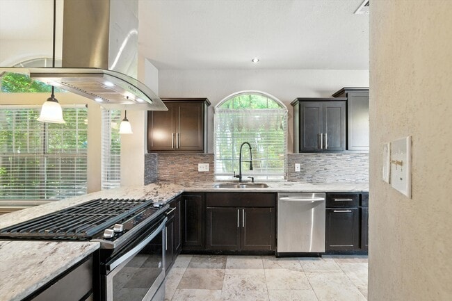 Building Photo - 9128 Cumberland Dr