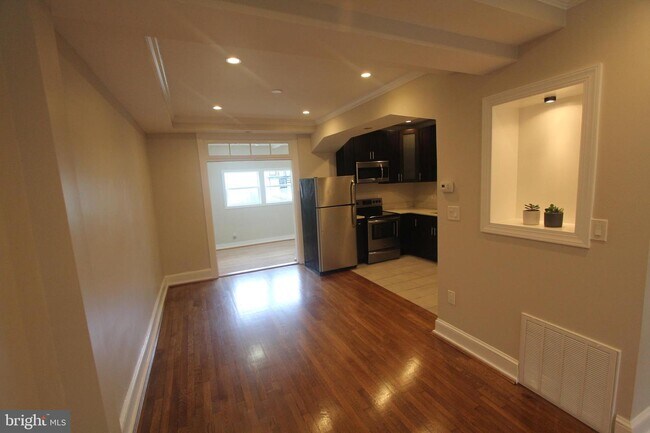 Building Photo - 5007 7th Pl NW