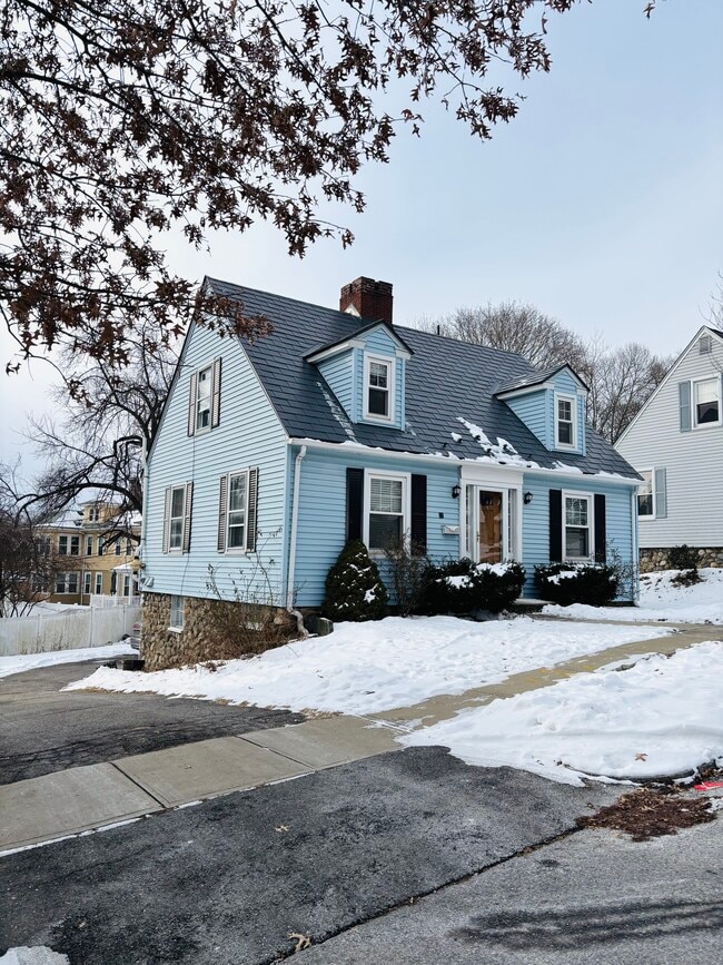 Building Photo - 11 Gifford Dr