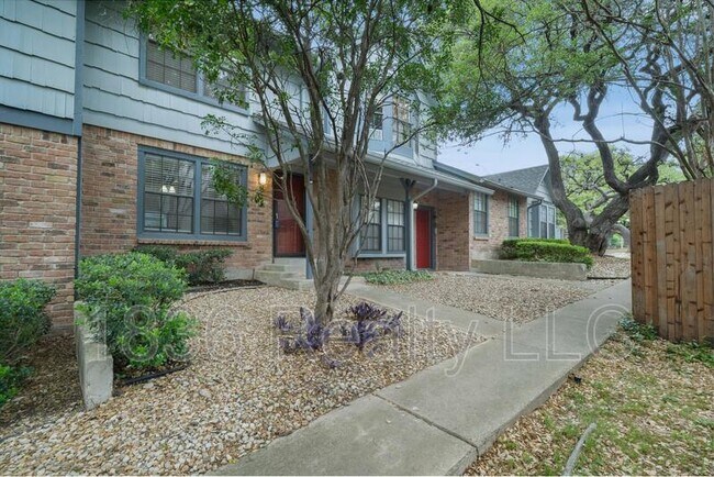 Building Photo - 1411 Gracy Farms Ln
