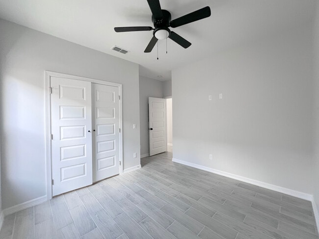 Building Photo - 404 N Alexandrite Ave