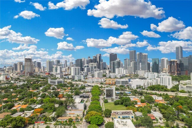 Foto del edificio - 2021 SW 3rd Ave