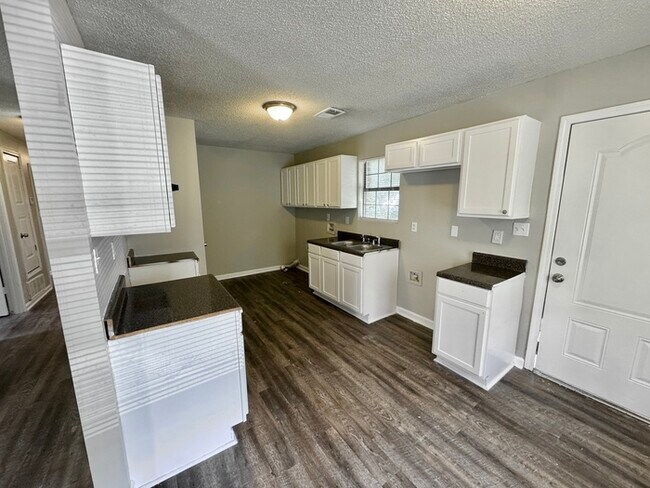 Foto del edificio - 1730 Swift St