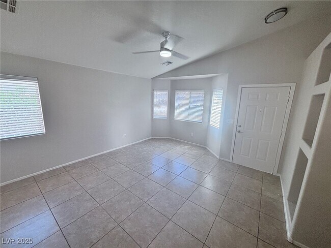 Foto del edificio - 4912 Whispering Spring Ave