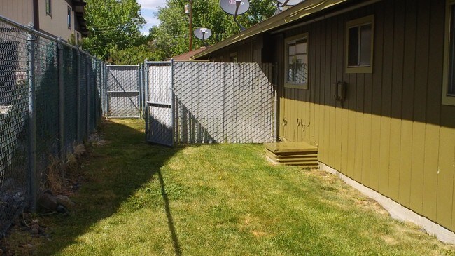 Foto del edificio - 3445-3485 Neil Rd