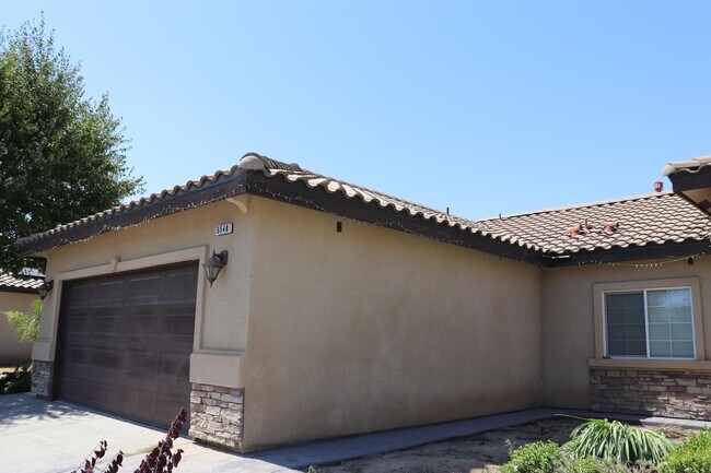 Building Photo - 5548 W Cotton Ave
