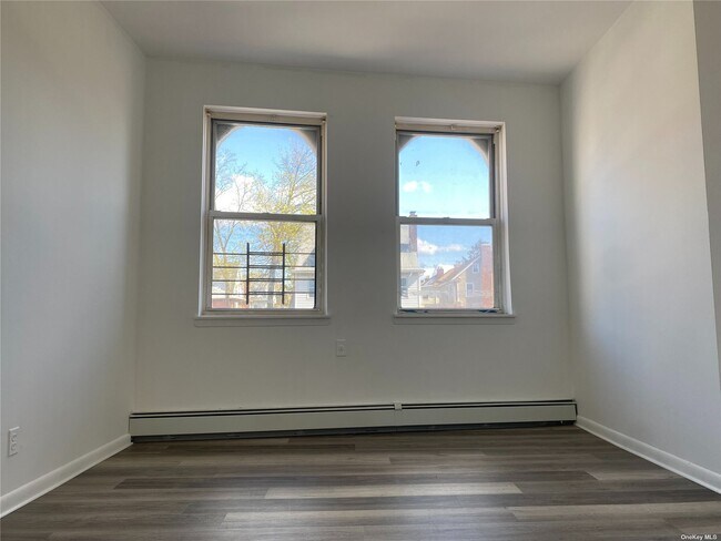 Building Photo - 169-12 Crocheron Ave