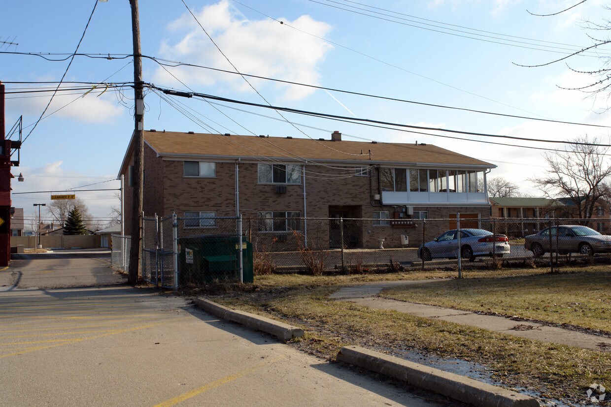 16180 Aurora Ave, Eastpointe, MI 48021 Apartments in Eastpointe, MI