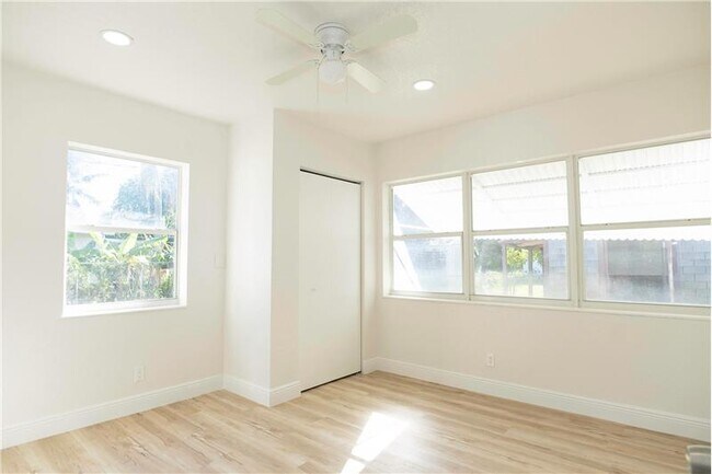 924 NW 11th Ct photo'