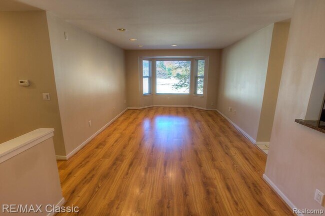 Foto del edificio - 44800 Bayview Dr