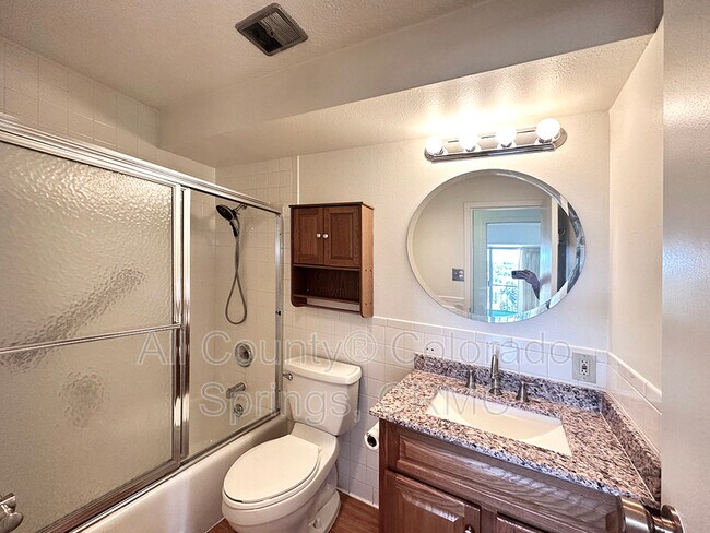 Foto del edificio - 411 Lakewood Cir