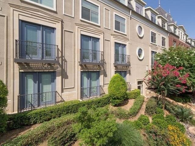 Foto del edificio - 2820 McKinnon St