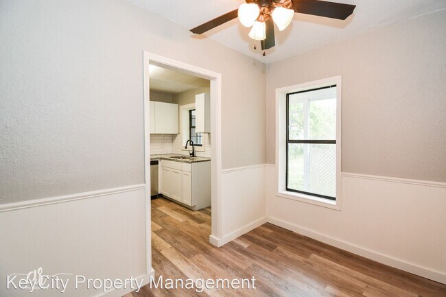 Building Photo - 2 br, 1 bath House - 2009 Palm St