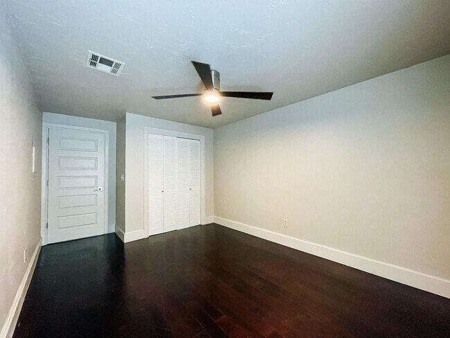 Foto del edificio - 915 NW 7th St
