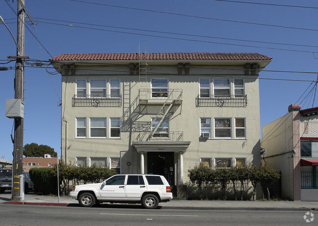 Building - 1620 Fruitvale Ave
