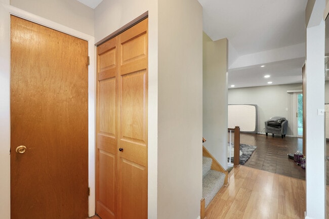 Building Photo - 8440 Linder Ct