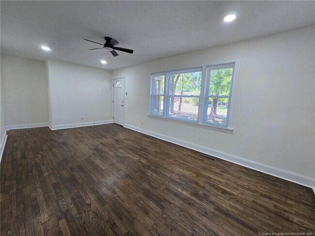Foto del edificio - 4909 Walnut Dr