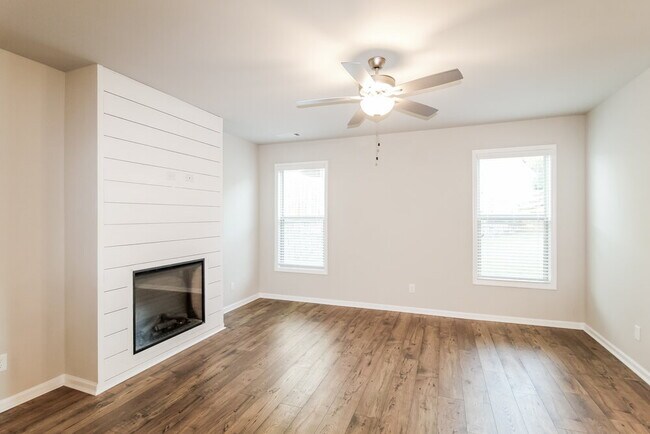 Building Photo - 1182 Spring Marsh Ct NE