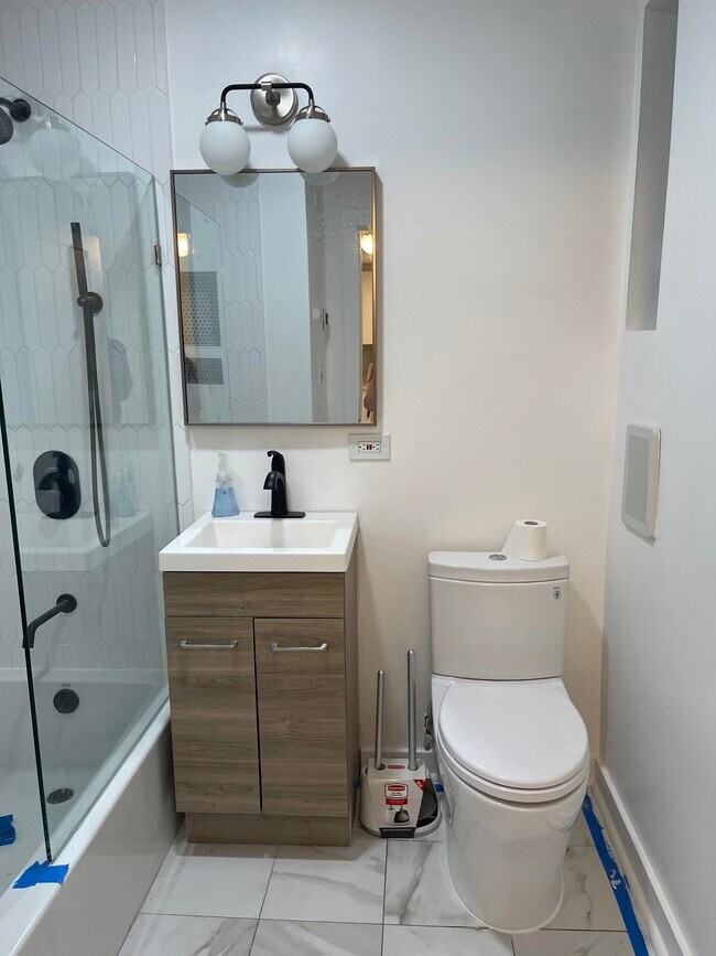 Bathroom - 33 W 32nd St
