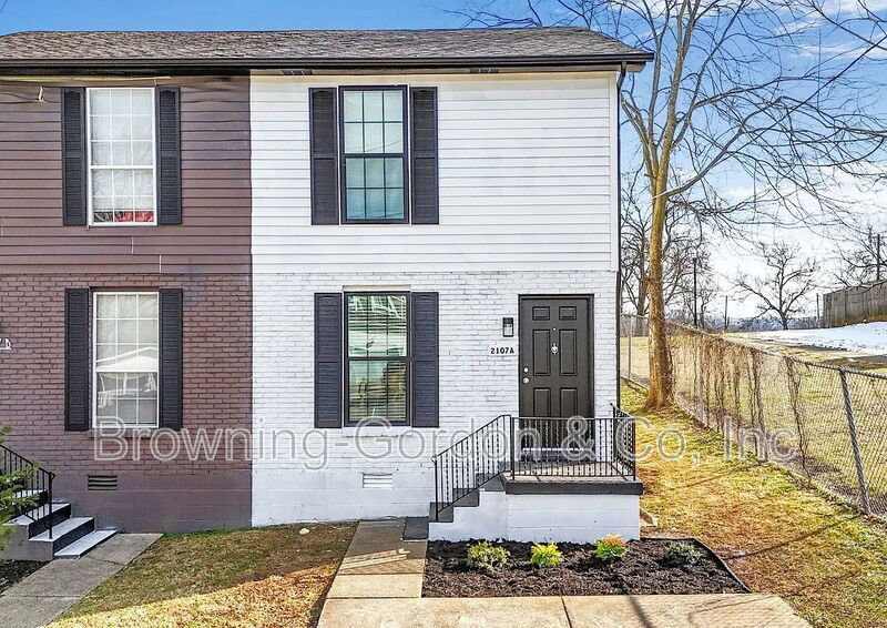 Primary Photo - 2107A Burns St