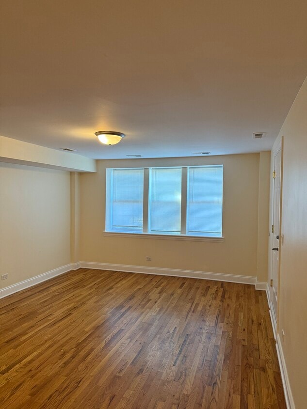 Foto principal - 4937 S Seeley Ave