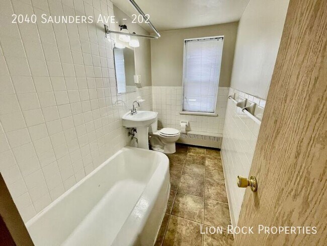 Foto del edificio - 2040 W Saunders Ave