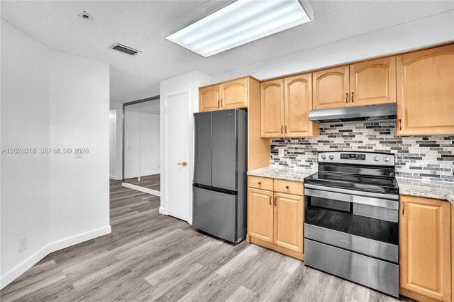 Foto del edificio - 3405 Emerald Oaks Dr